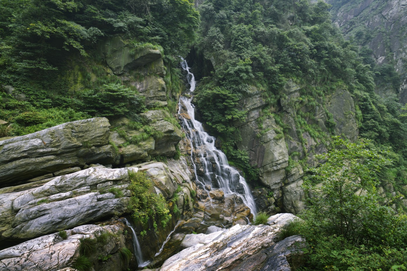 中国十大瀑布-国内有多个壮观的瀑布，若有时间，不妨一个个走过