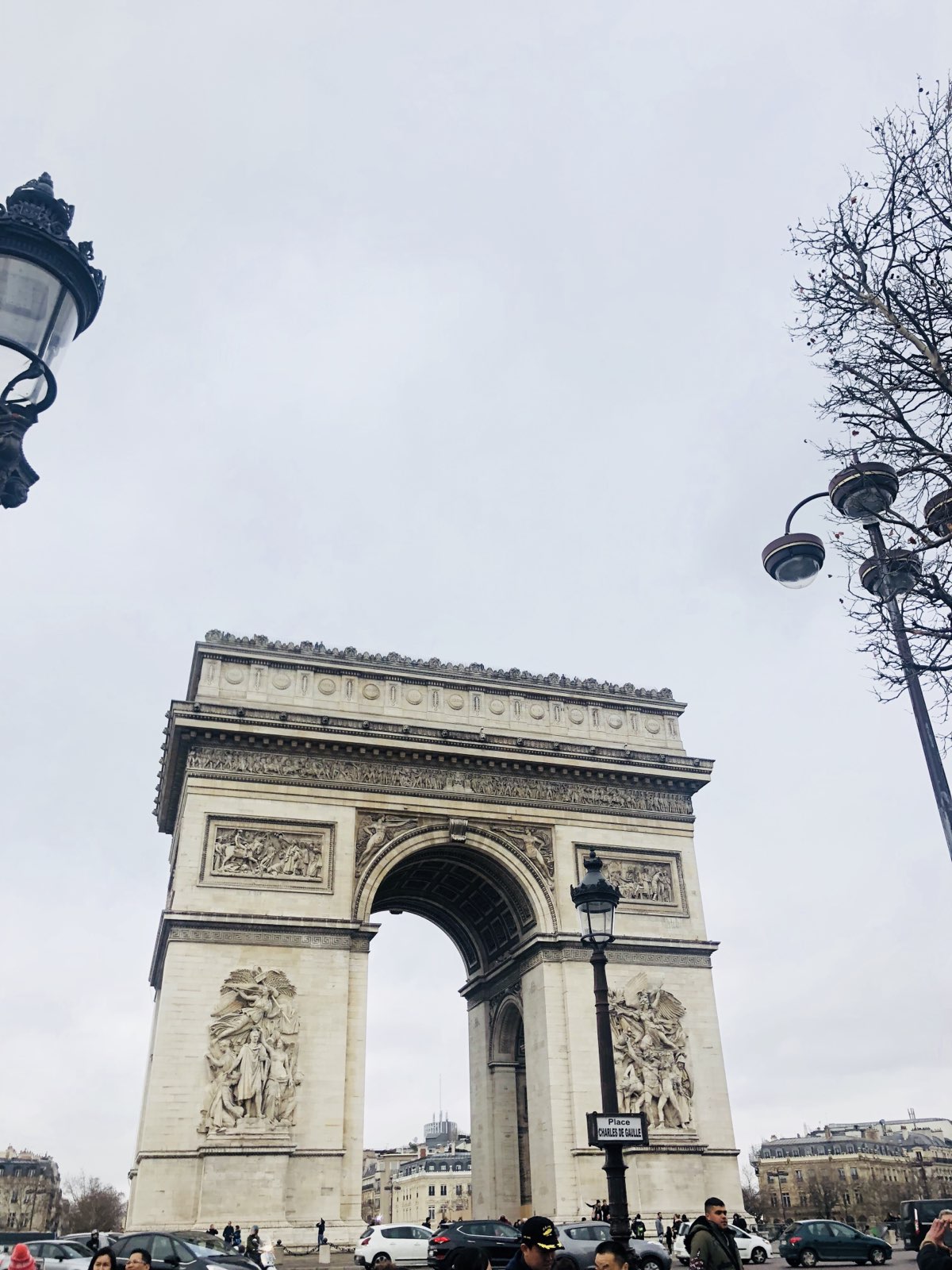 从凯旋门看四周 鸟瞰巴黎的感觉 车水马龙 又独特与国内 巴黎真的非常美