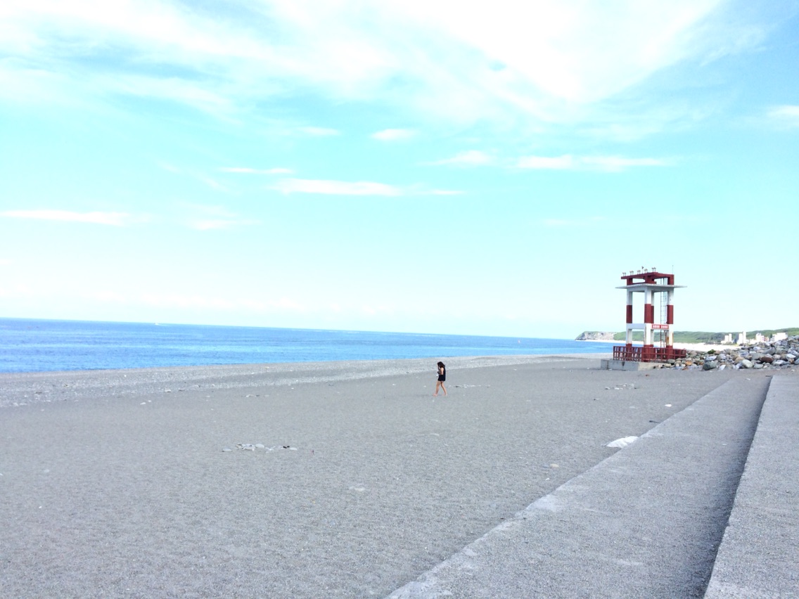 在七星潭骑自行车，坐在沙滩上看海，求得匆忙的行程中得到片刻的安宁与休息