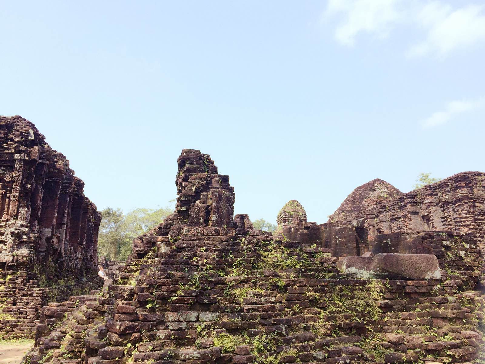 占婆美山遗址，是印度教神庙遗址，距今一千多年历史。隐藏在距离会安古城4