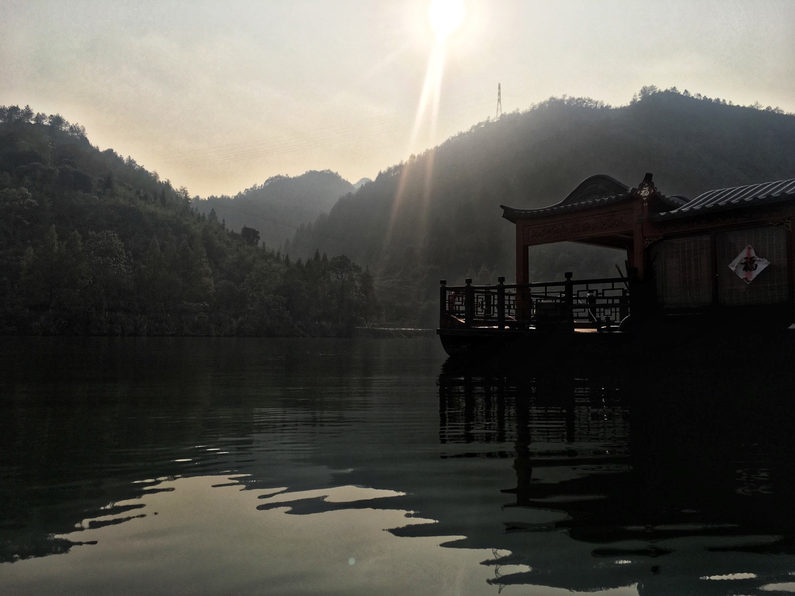 云和·仙宫湖怎么说呢wenhao水很清澈，湖面也很宽广，好看是很好看的