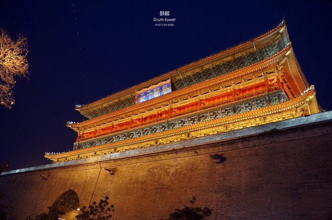 西安钟楼是中国目前遗留下来的众多钟楼中形制最大、保存最完整的一座，始建