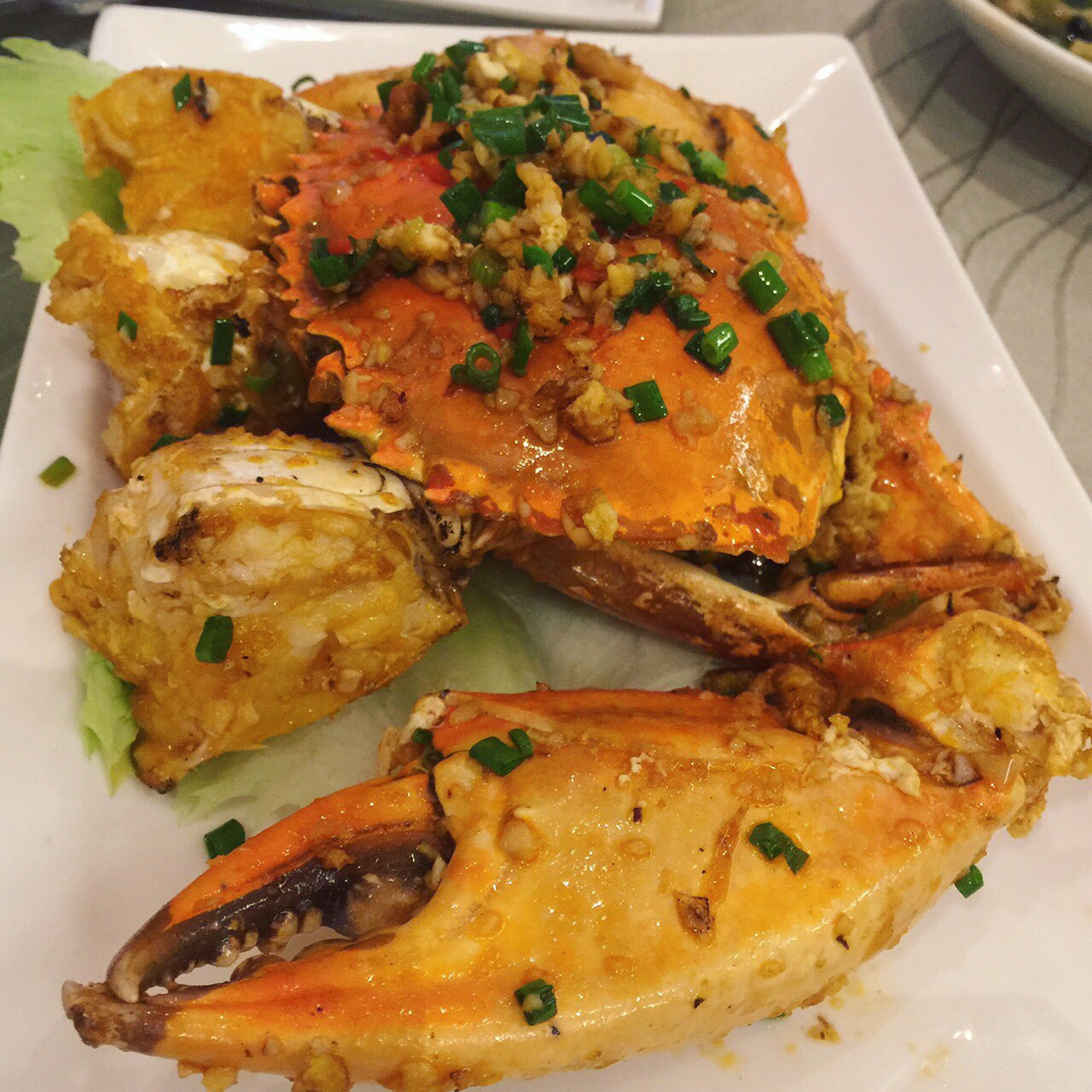 晚餐就是克拉码头的“珍宝海鲜楼”店内招牌首推辣椒螃蟹，甘甜中带点辣劲。