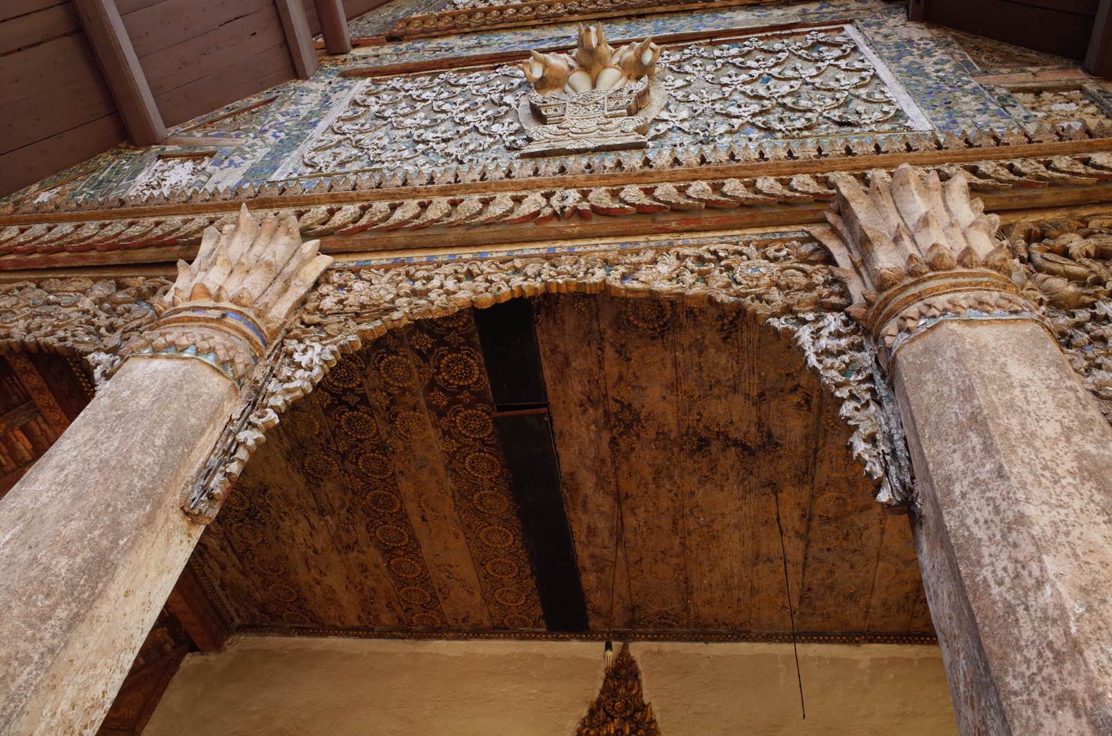 帕华寺始建于1861年，殿内有很精美的壁画，历史也已超过百年。尽管坐落
