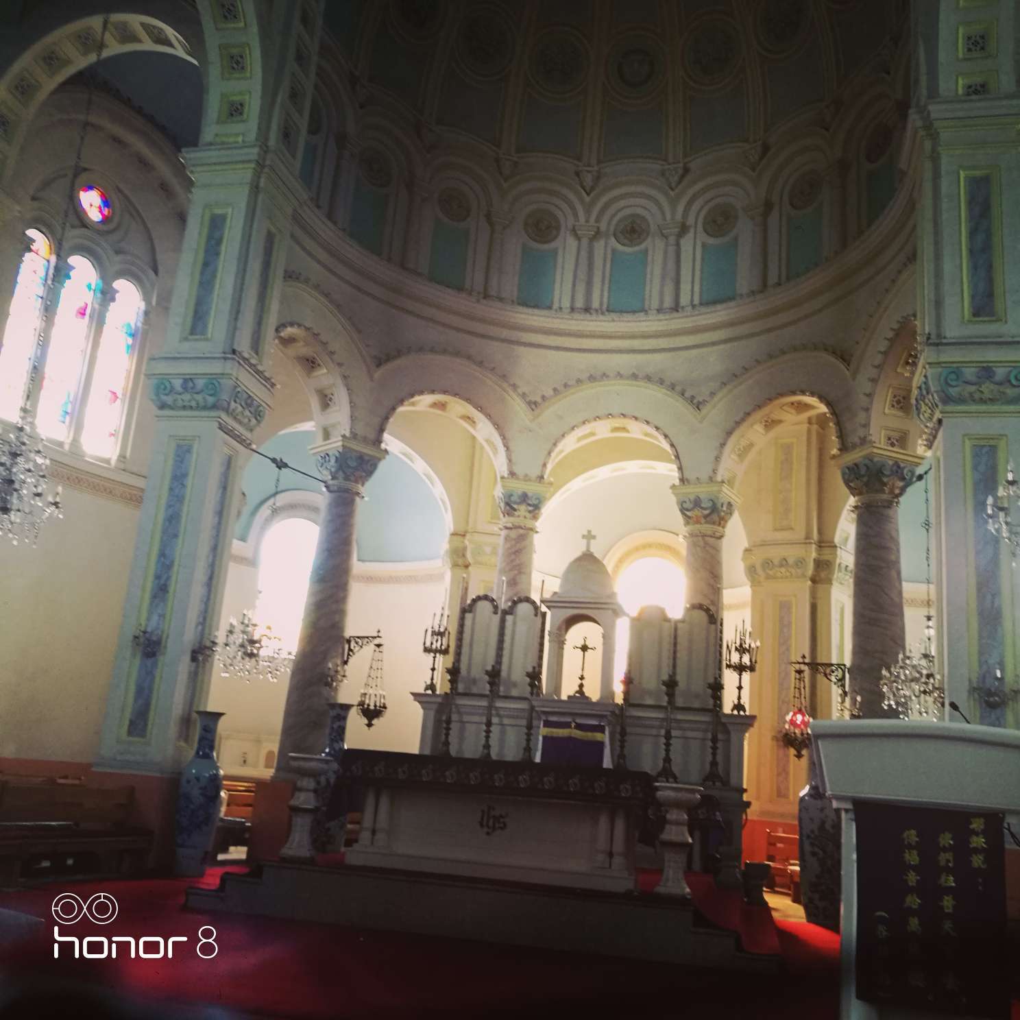 西开教堂是天津市天主教堂的主教堂，所以对着装有一定要求【进入不可喝水、