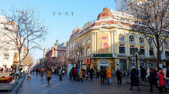 中央大街建筑包罗了文艺复兴，巴洛克等多种风格的建筑71栋，也是哈尔滨的