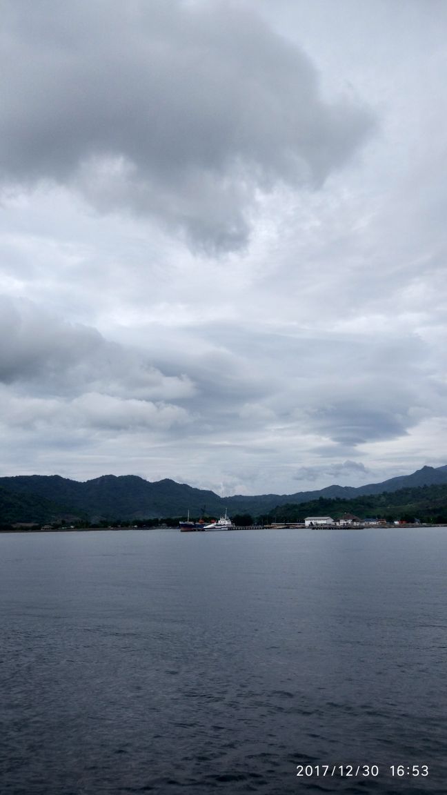 ormoc附近的一个海湾小镇，有小机场和港口，去马尼拉和南部第一大城市