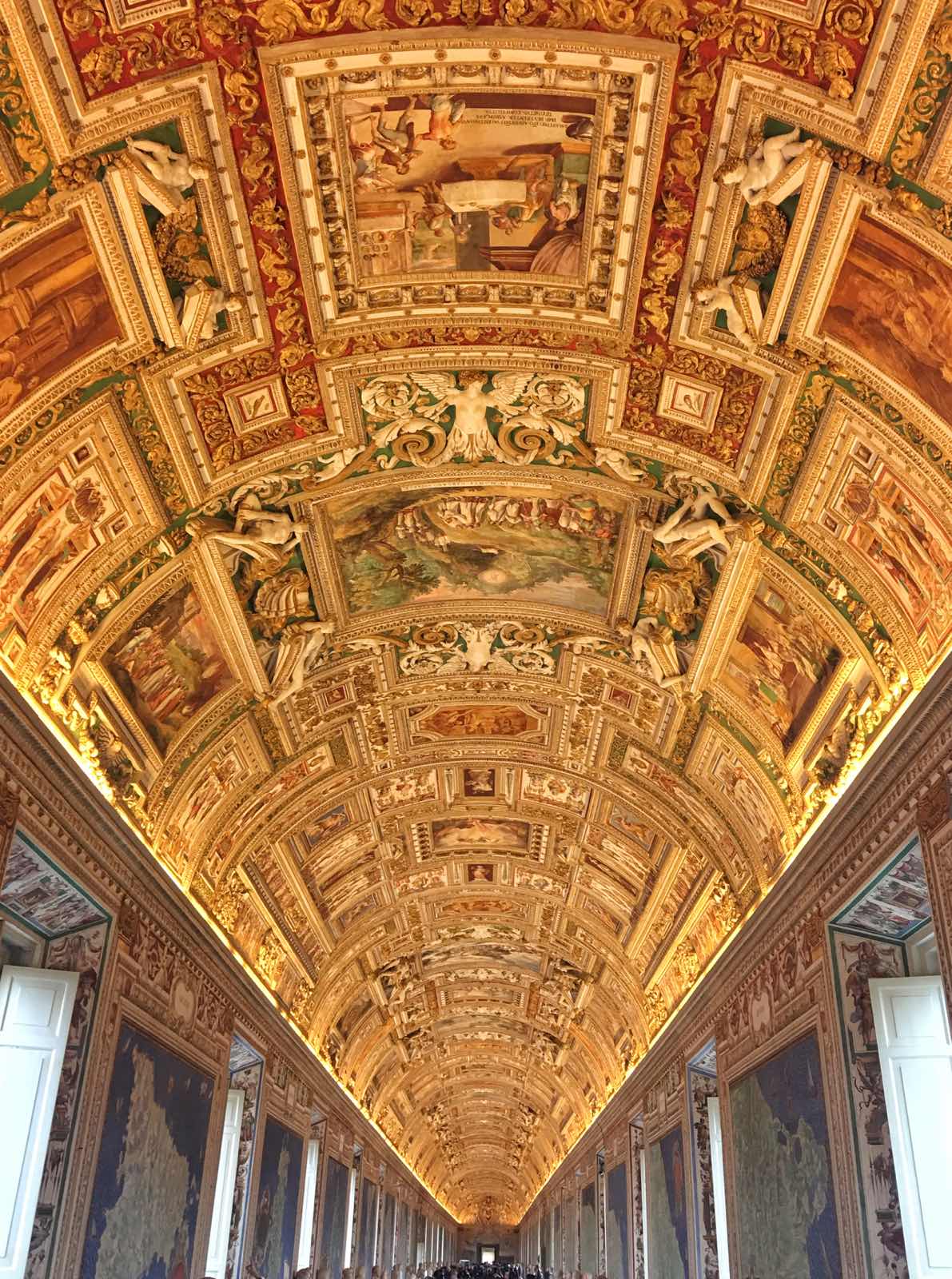 梵蒂冈博物馆，看到了很多历史课本上的熟悉面孔，博物馆其实面积不算大，但
