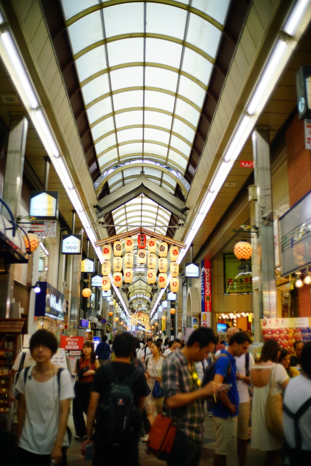 走路去河源町路过锦市场，作为本地热闹的鱼市（和大阪的黑门市场感觉差不多
