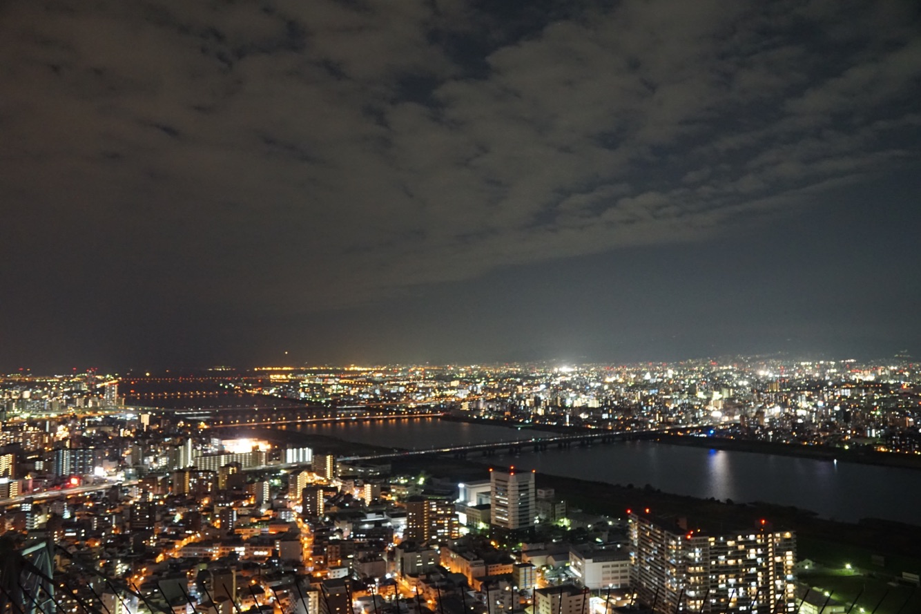夜景很美，和香港山顶挺像。173……