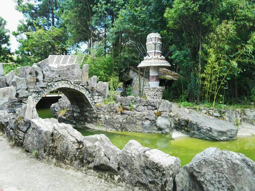 位于贵州贵安新区党武乡花溪大学城的夜郎谷喀斯特生态园是一个独领风骚的神