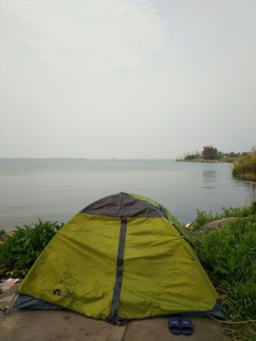 上海浦东最东，滴水湖。还是非常美丽的，安静的（虽然一直会有飞机飞飞飞…