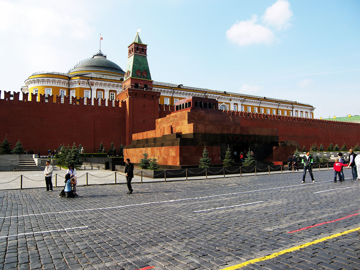 列宁墓位于红场的西侧，是存放列宁遗体的地方。1924年1月21日前苏联