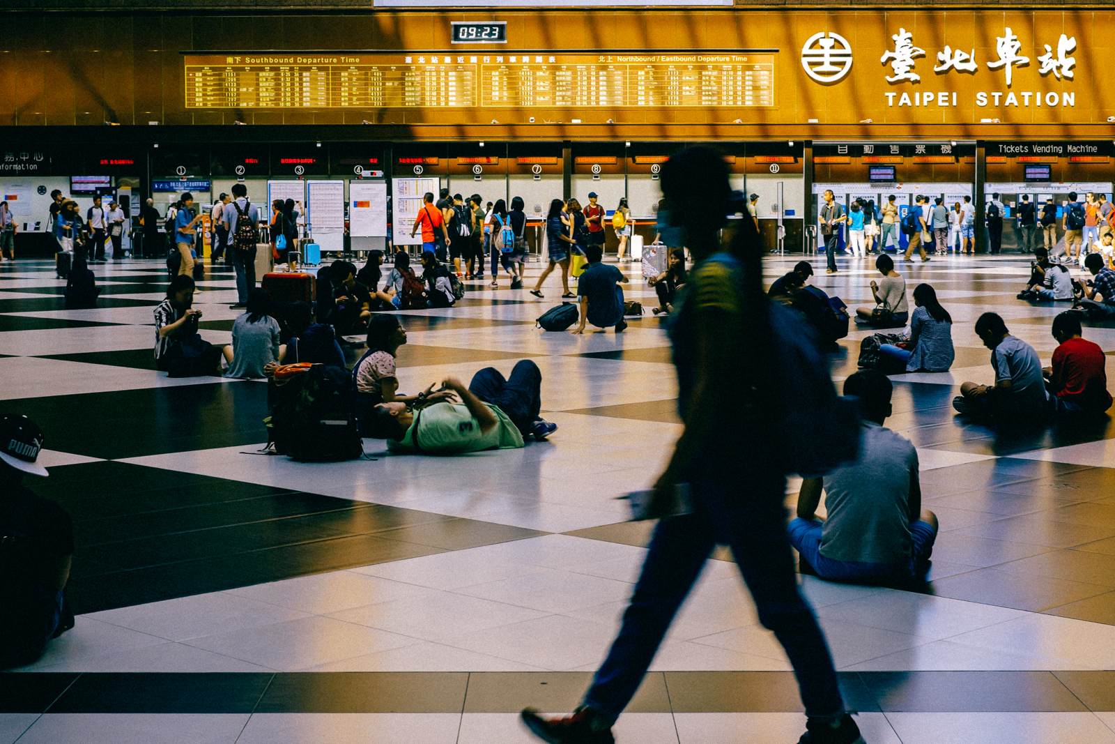 台北车站真的是名副其实的交通枢纽，捷运、台铁、高铁都在一起，完全可以做