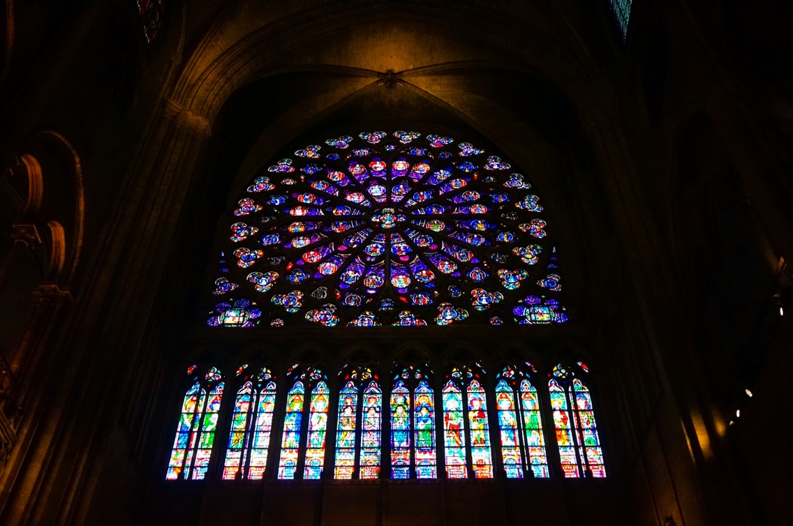 看过太多教堂后，光论建筑本身，巴黎圣母院肯定不算多惊艳了。但这是巴黎圣