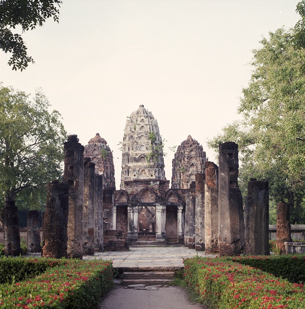 素可泰是泰国历史上的第一个王朝。十三世纪初，素可泰成功脱离了高棉的统治