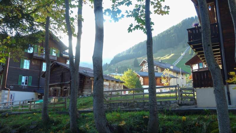 这次瑞士之旅排名Top3的地方，极美的阿尔卑斯小镇，需要坐缆车才能到达