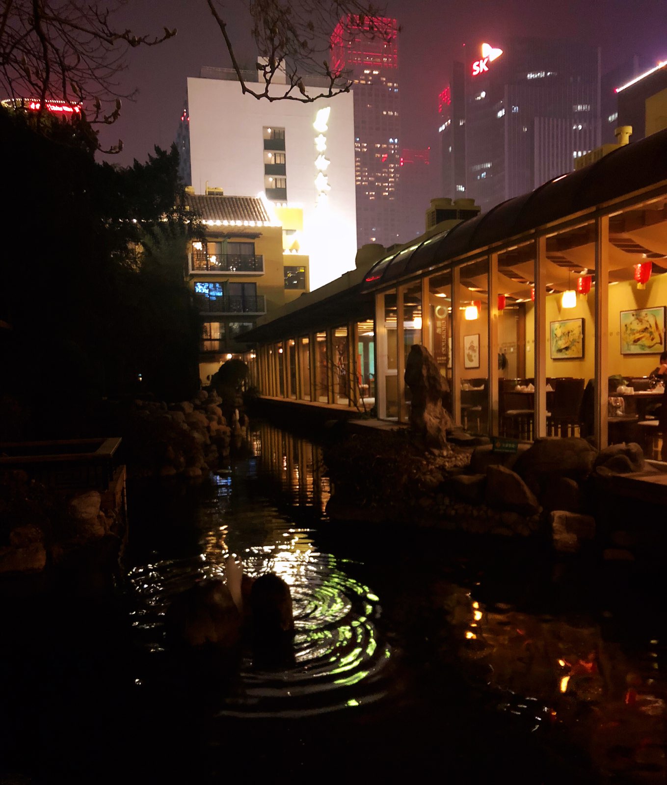 北京的老牌西餐厅。连续两天的游走，今晚不安排任何活动，在酒店西餐厅吃完