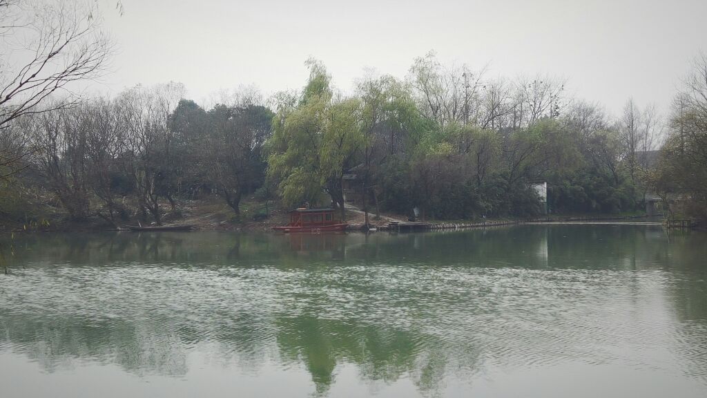 杭州-西溪湿地国家公园冬季的原因，西溪湿地国家公园显得十分荒凉，但是荒