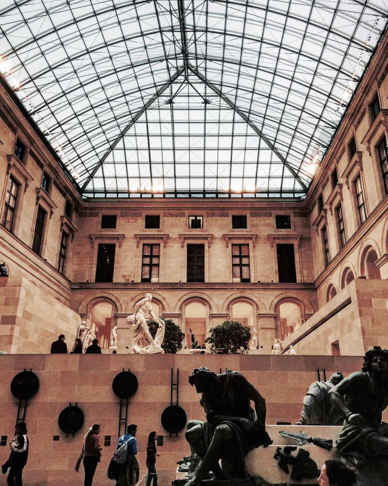卢浮宫内不止有蒙娜丽莎，全世界最大的博物馆 - 25万件物品 展出的作