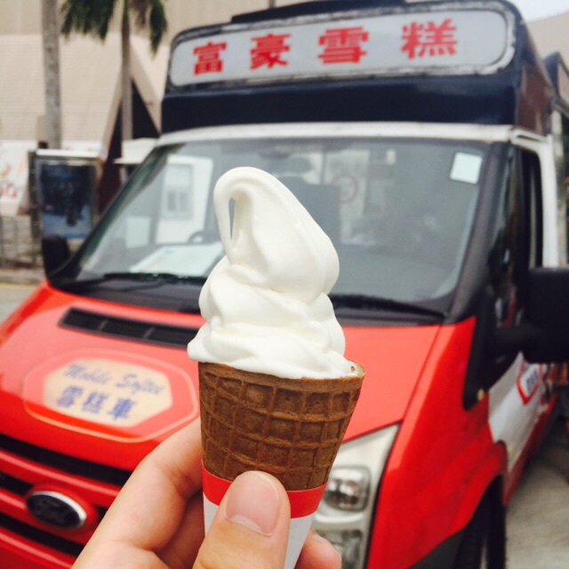 来维港一定要吃这里的冰淇淋车吧，味道真是一般，我们被港剧骗了很多年呢。