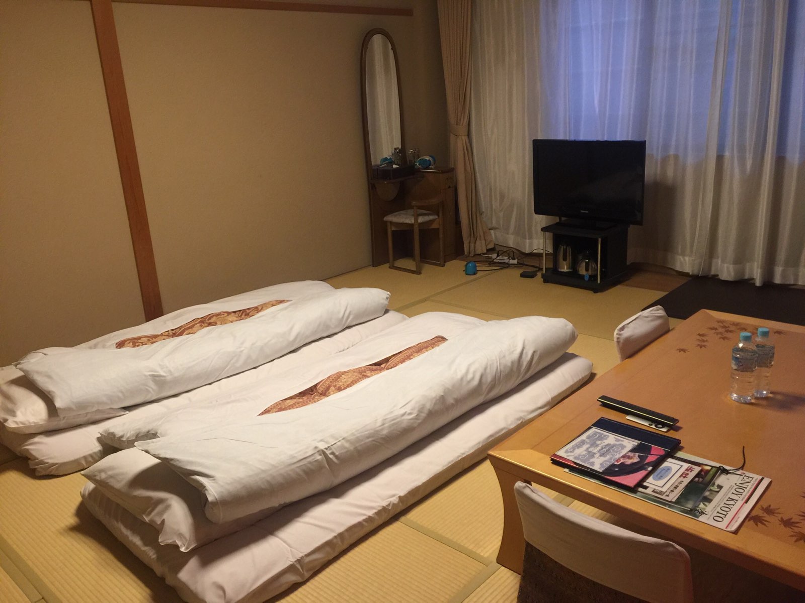 初到京都，入住京都八千代旅馆。这是一家日式特色的旅馆，一天行程奔波后看