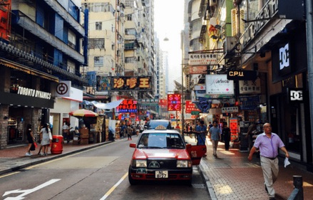 最具香港本土特色的地方之一，商家密集，人流涌动，对了，还有交通极其的便