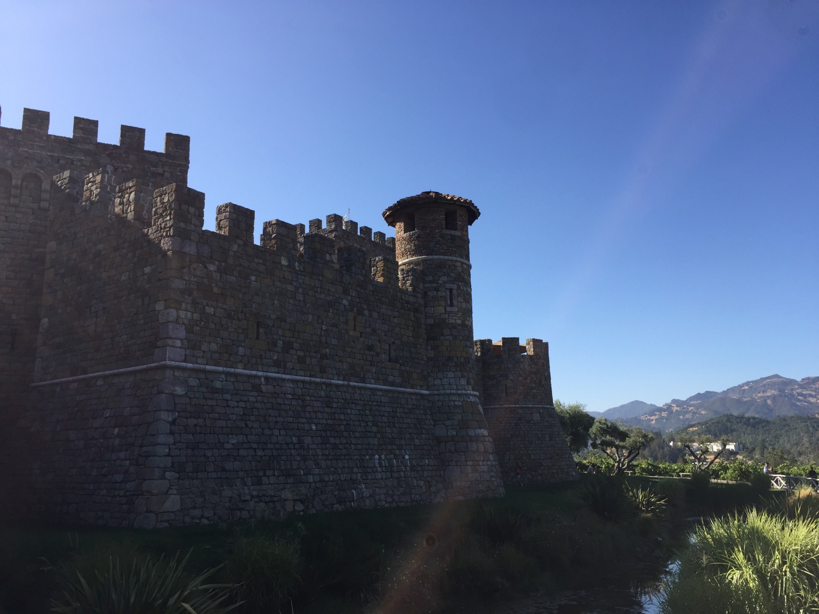 位於纳帕谷Calistoga市南端的丘陵之上有一座城堡“Castell