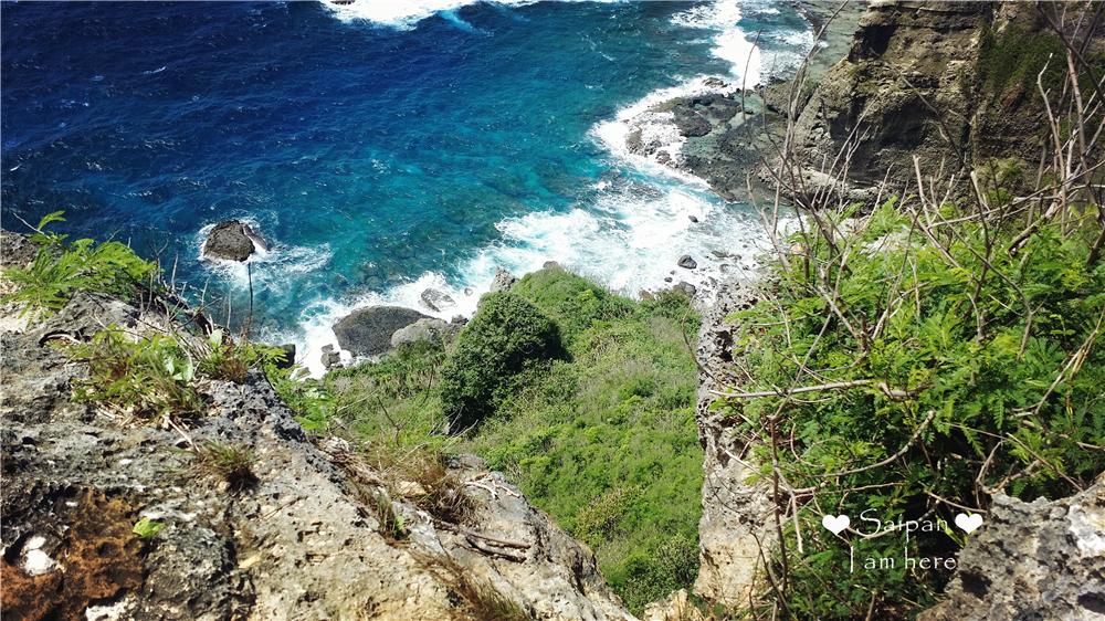 南部环岛只是在观景台上远眺一下禁断岛，像是一座椭圆形的断崖，很难感受到