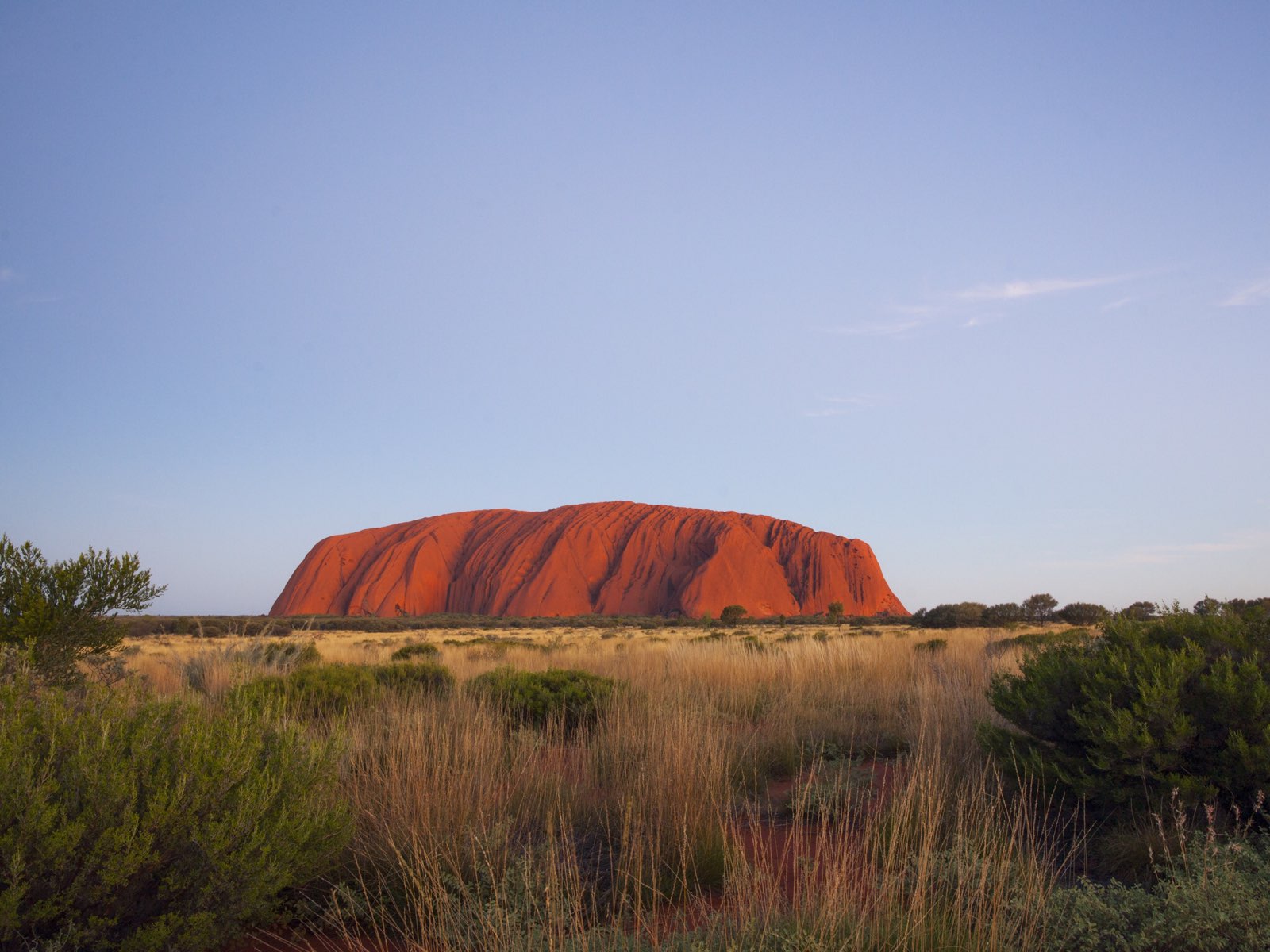 世界上最大的石头，当地人的圣石，为平复当地人的情绪，澳洲政府决定从20