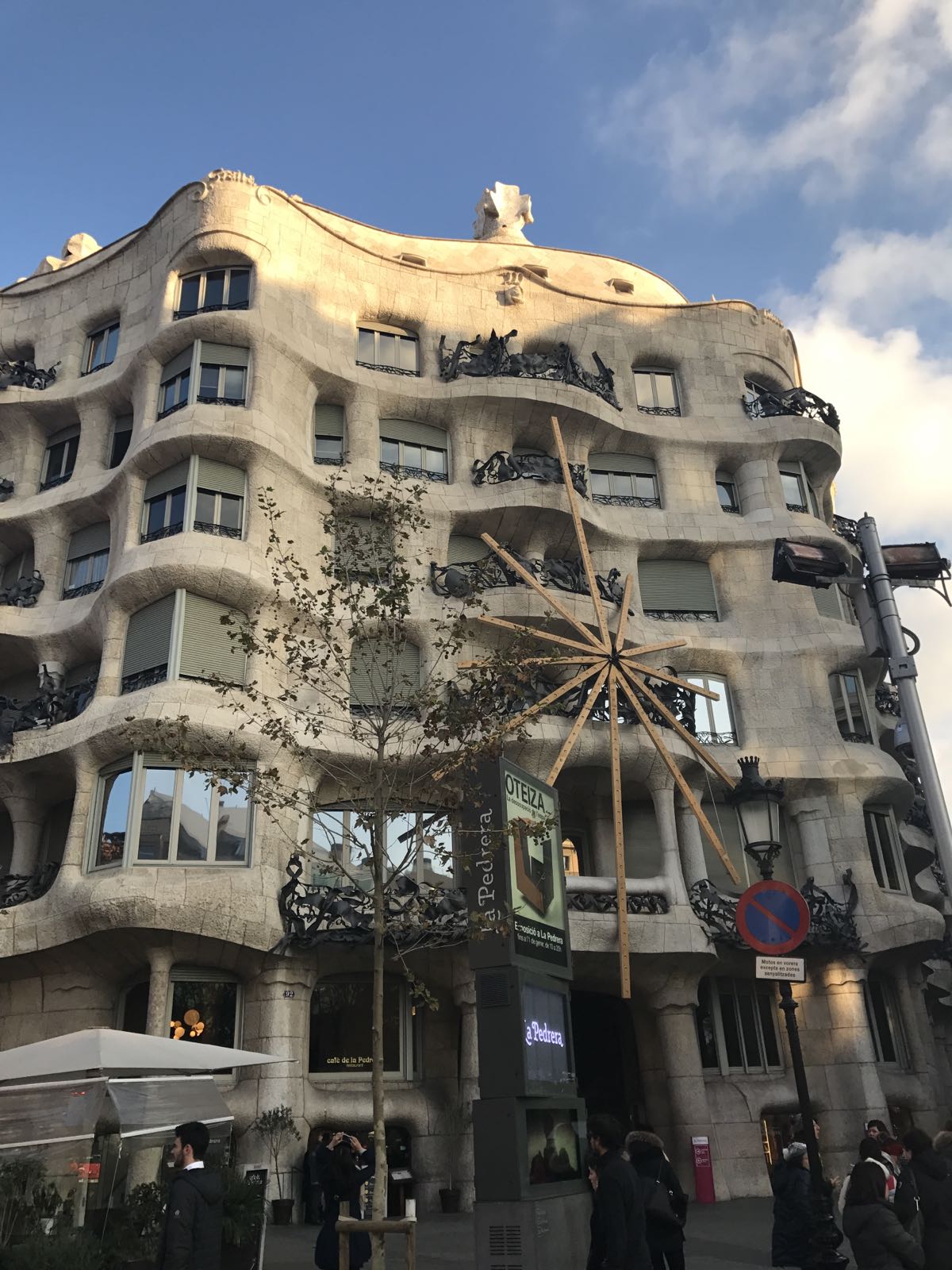 巴特罗之家是建筑师高迪和若热普• 玛丽亚• 茹若尔(Josep Mar