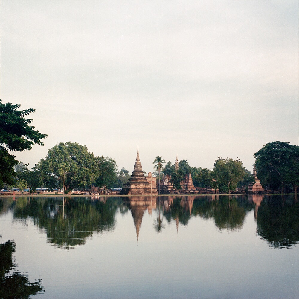 素可泰是泰国历史上的第一个王朝。十三世纪初，素可泰成功脱离了高棉的统治