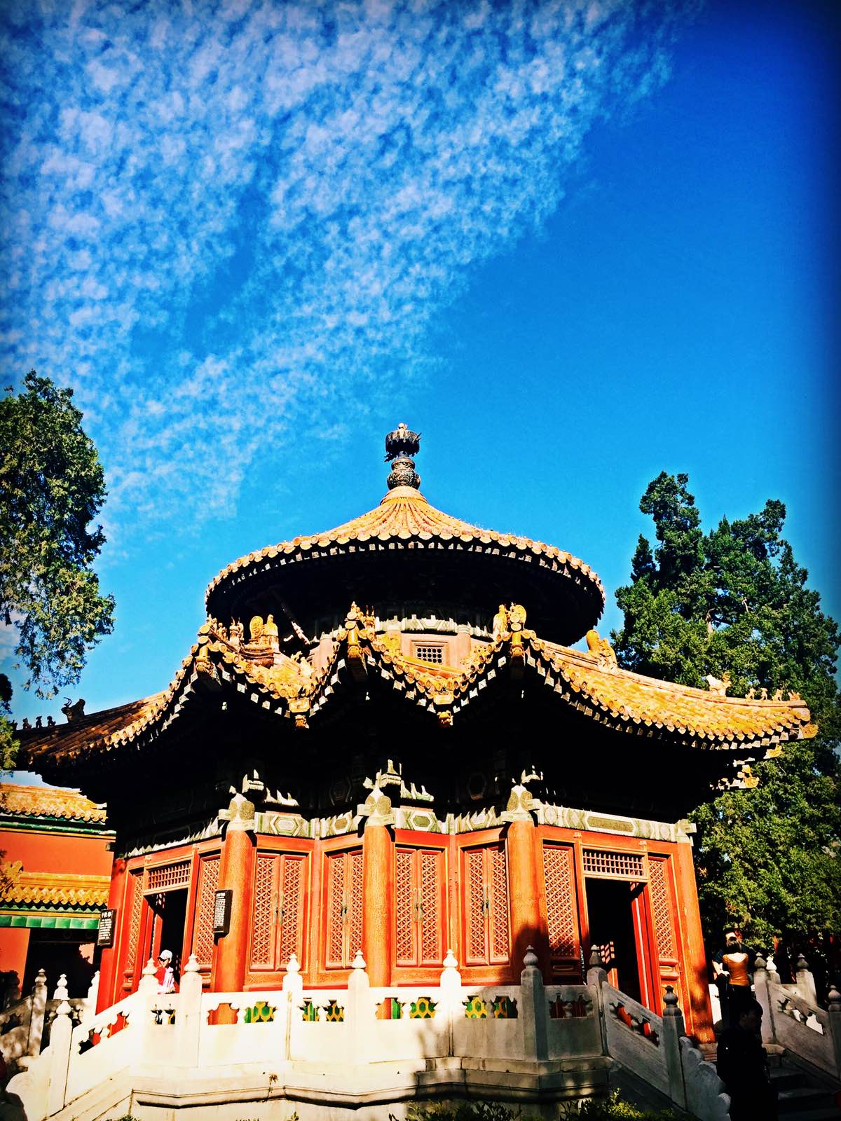 红墙绿瓦蓝天，静静的故宫…      十一的北京天气特别好，秋天的北京