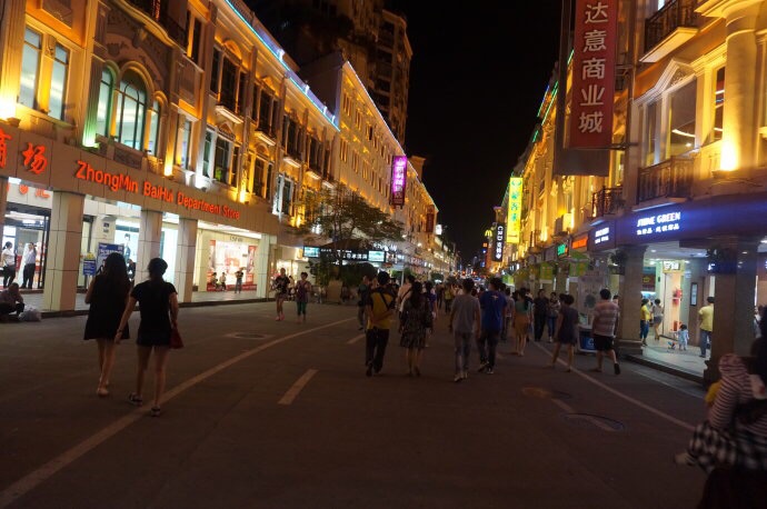 中国人去Chinatown 其实也没啥特别激动，街上仍是满满的泰国水果