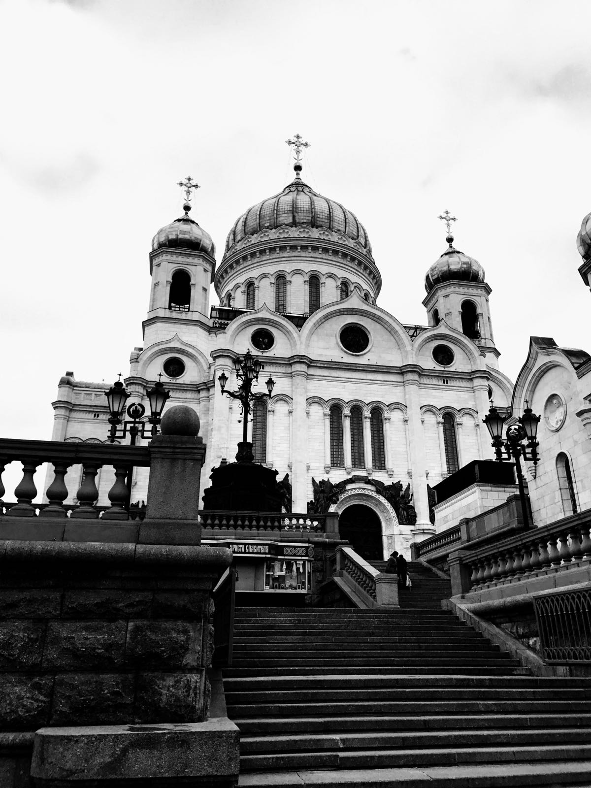 基督救世主大教堂是世界上最高的东正教教堂，大牧首的主教堂，不能拍照，里