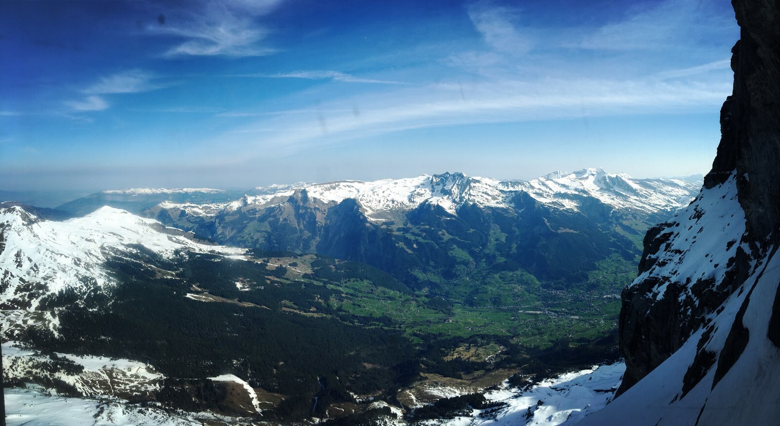 欧洲之脊——少女峰，也算是个不可不到的景点。第二次来了，一样的景却能有