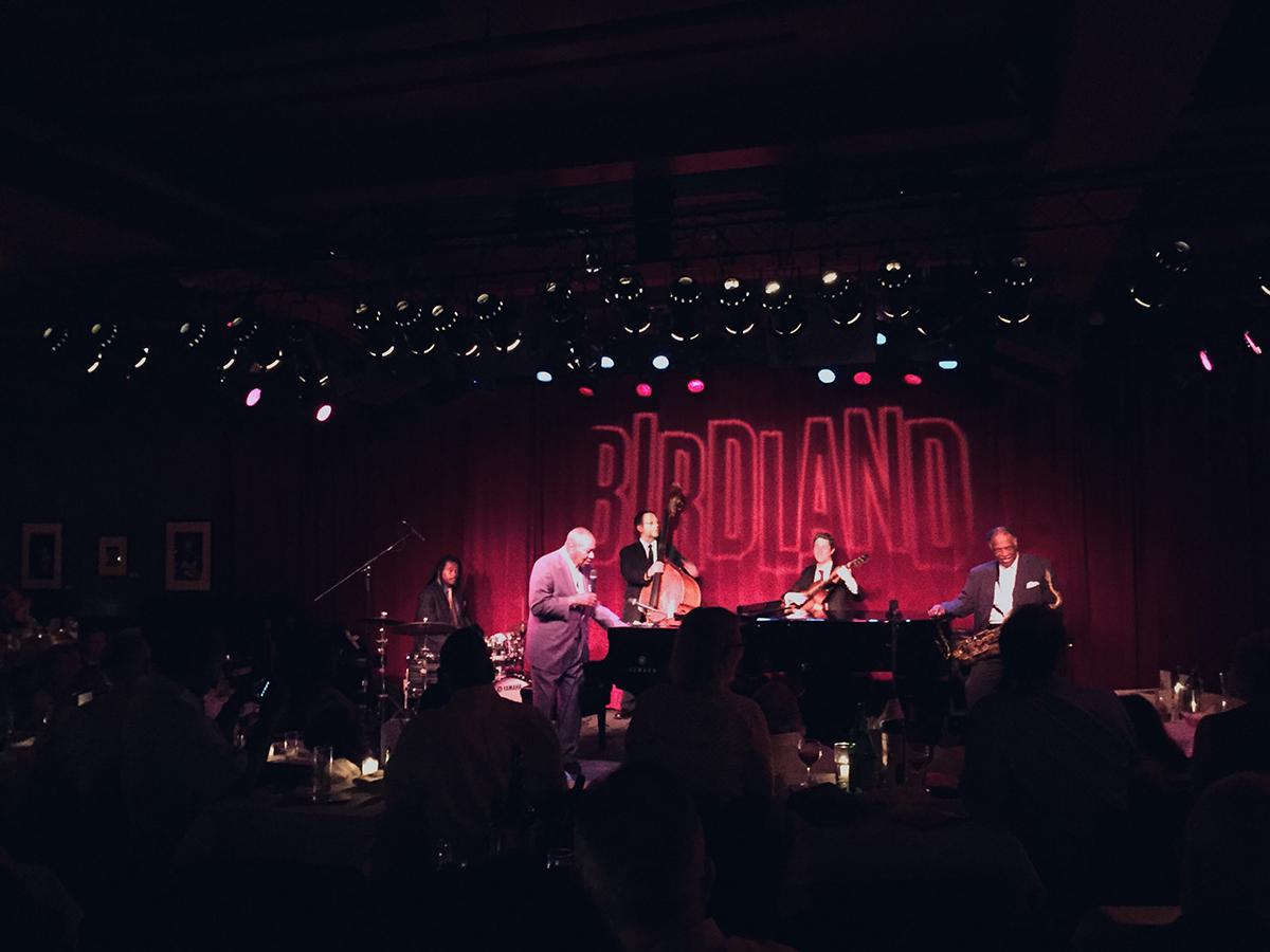 Birdland是纽约很有名的爵士俱乐部，除了音乐一流，他们家南方风味
