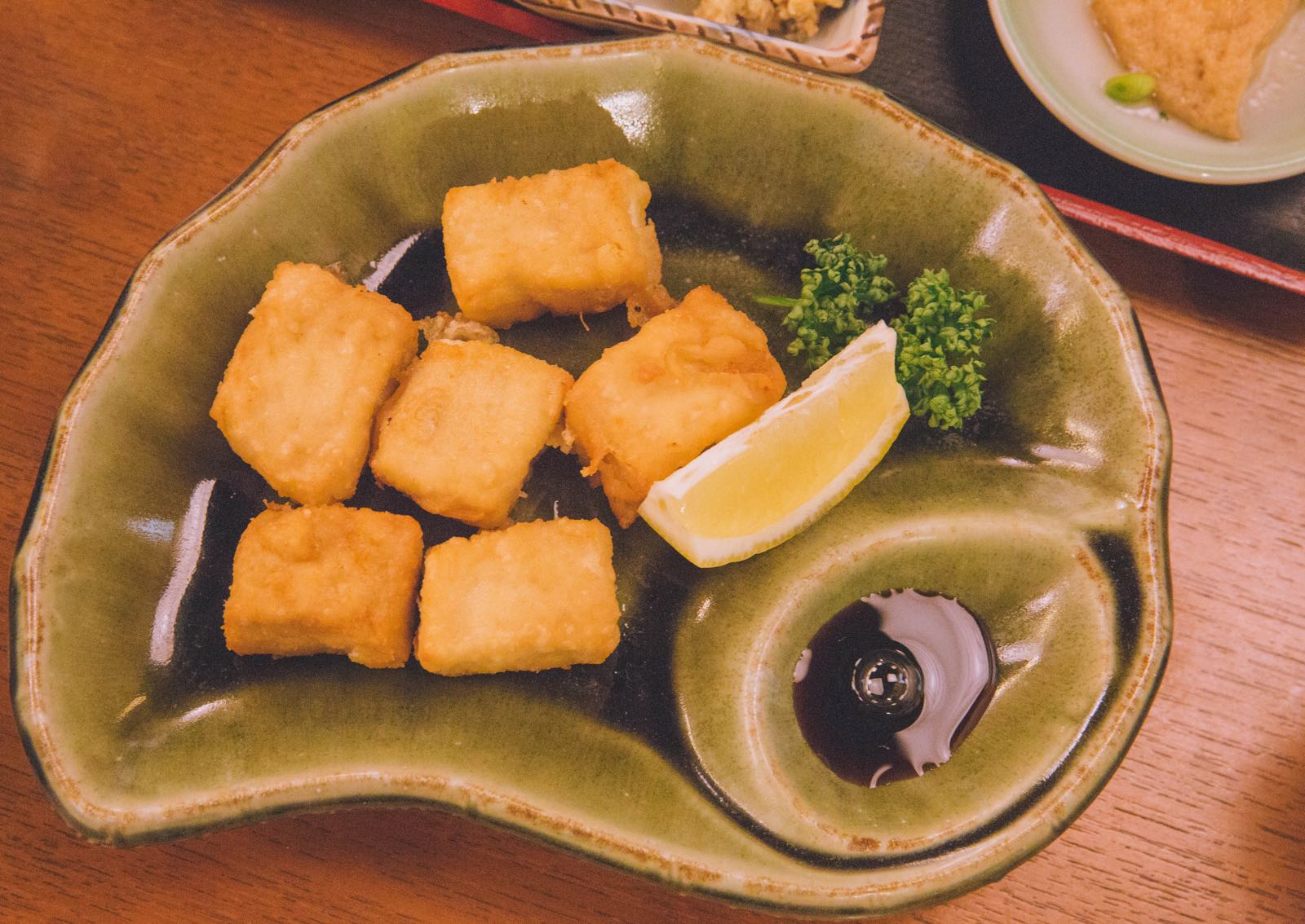午餐是在京都的最后一餐，豆雅传豆腐料理，一楼是售卖豆制品的商铺，二楼供