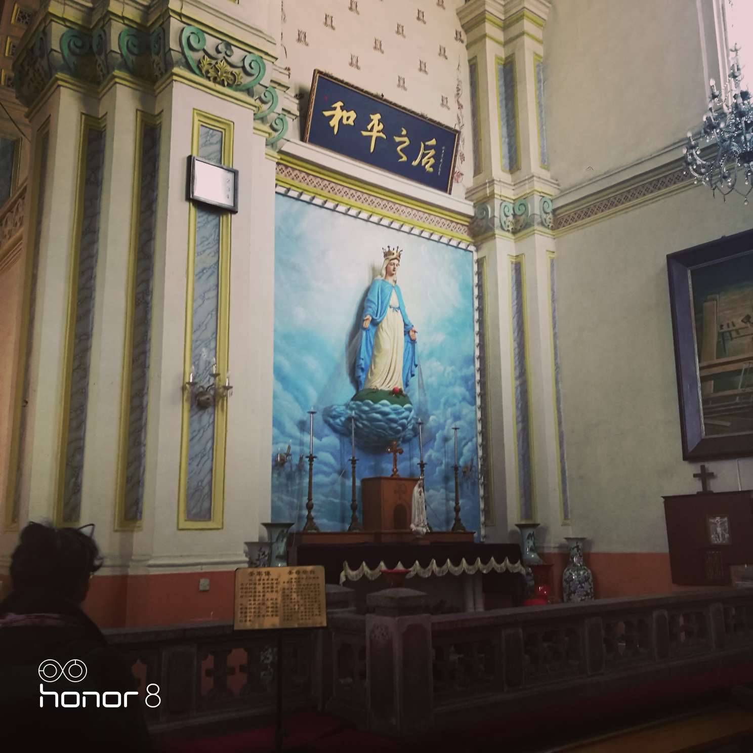 西开教堂是天津市天主教堂的主教堂，所以对着装有一定要求【进入不可喝水、