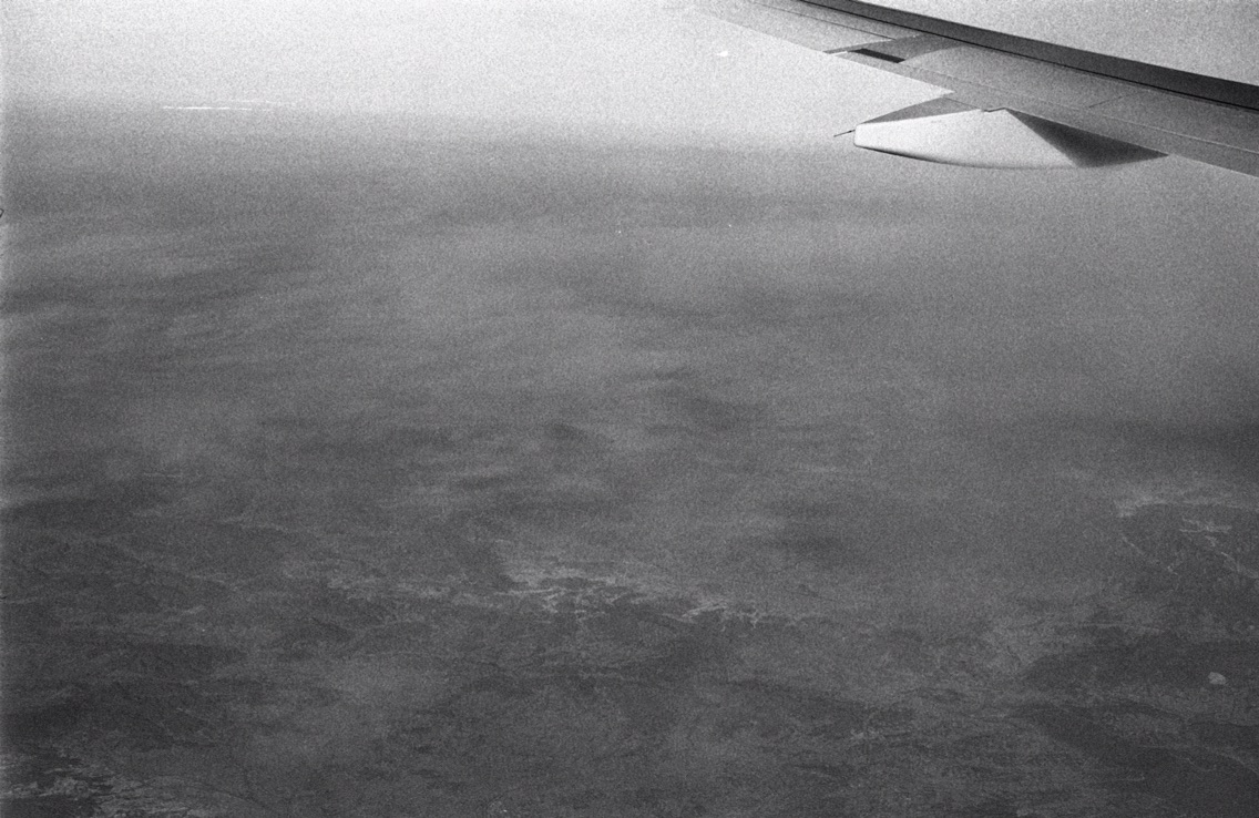在飞机上昏昏欲睡，快到的时候发现窗外已经很有北方的地貌，俯瞰祖国江山实