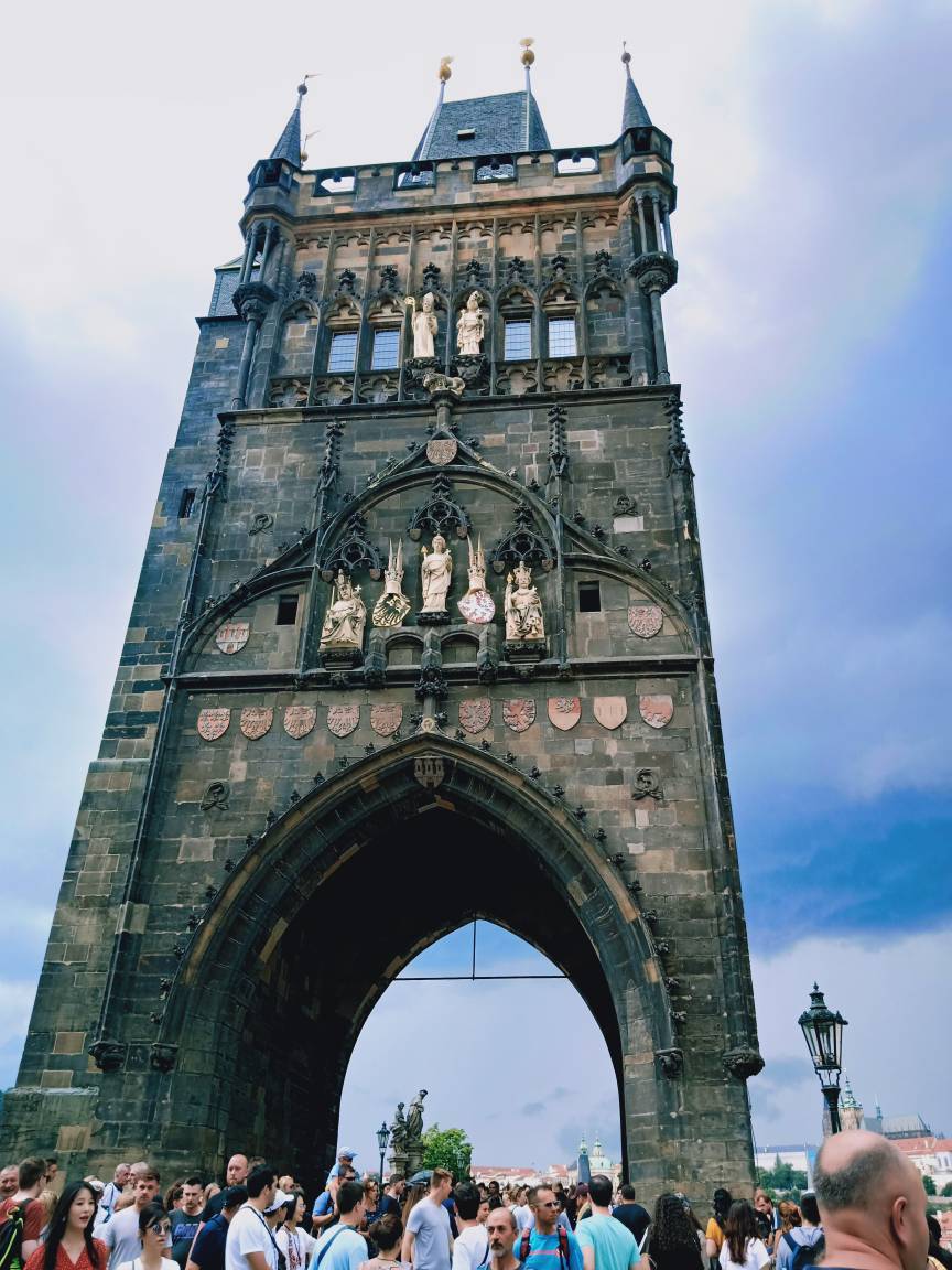 查理四世在世时修筑的大桥，桥边还有查理四世的雕塑 。感叹欧洲国家对信仰