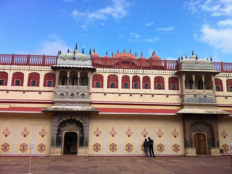 斋普尔必看的美丽宫廷，邦国国王的宫殿，现在是这个家族的宅邸，位于市中心