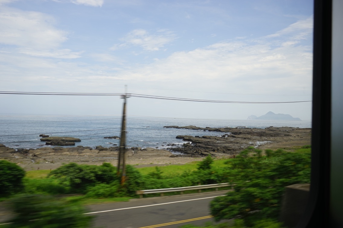 一路的風景太美好了⋯從山谷穿過，轉頭就看見蔚藍廣闊的太平洋，那種感覺是
