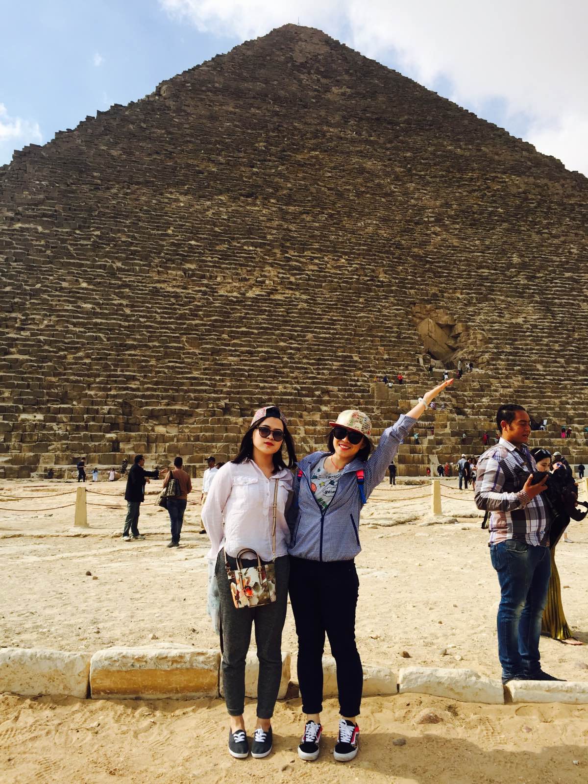 小时候就一直想来埃及冒险！看到金字塔森森的感叹古埃及人的机智！知道把石