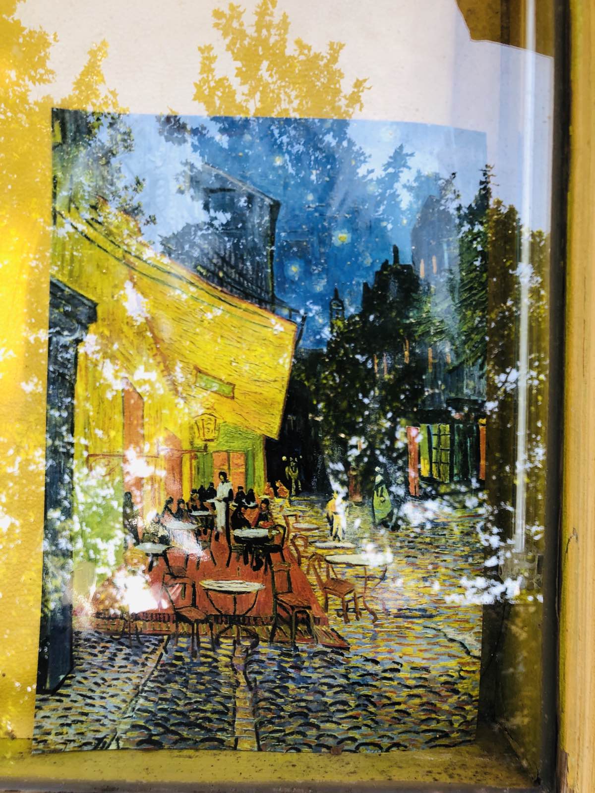 咖啡馆原作的原型咖啡馆，食物一般，就是念着这个黄色，路上还偶遇一片向日