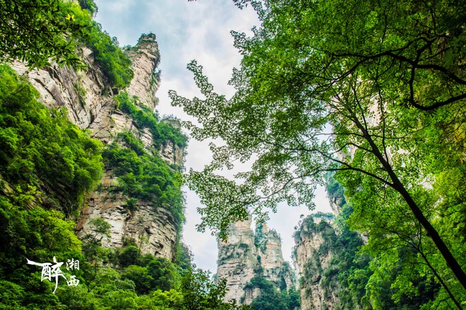 武陵源风景名胜区位于中国中部湖南省西北部，由张家界市的张家界国家森林公