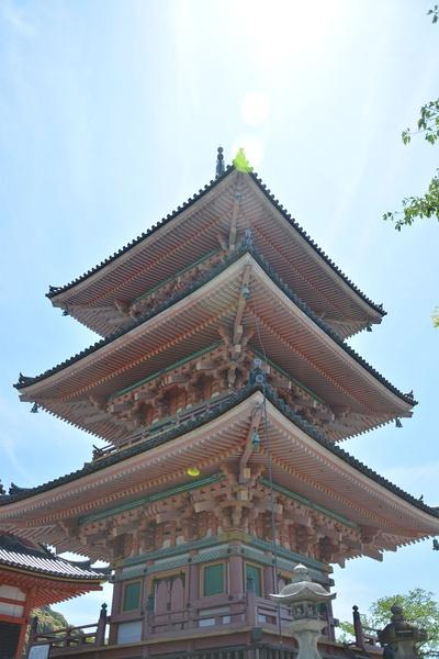 清水寺算得上是京都最具代表性的地标了，任何自由行和跟团游的来京都，这里