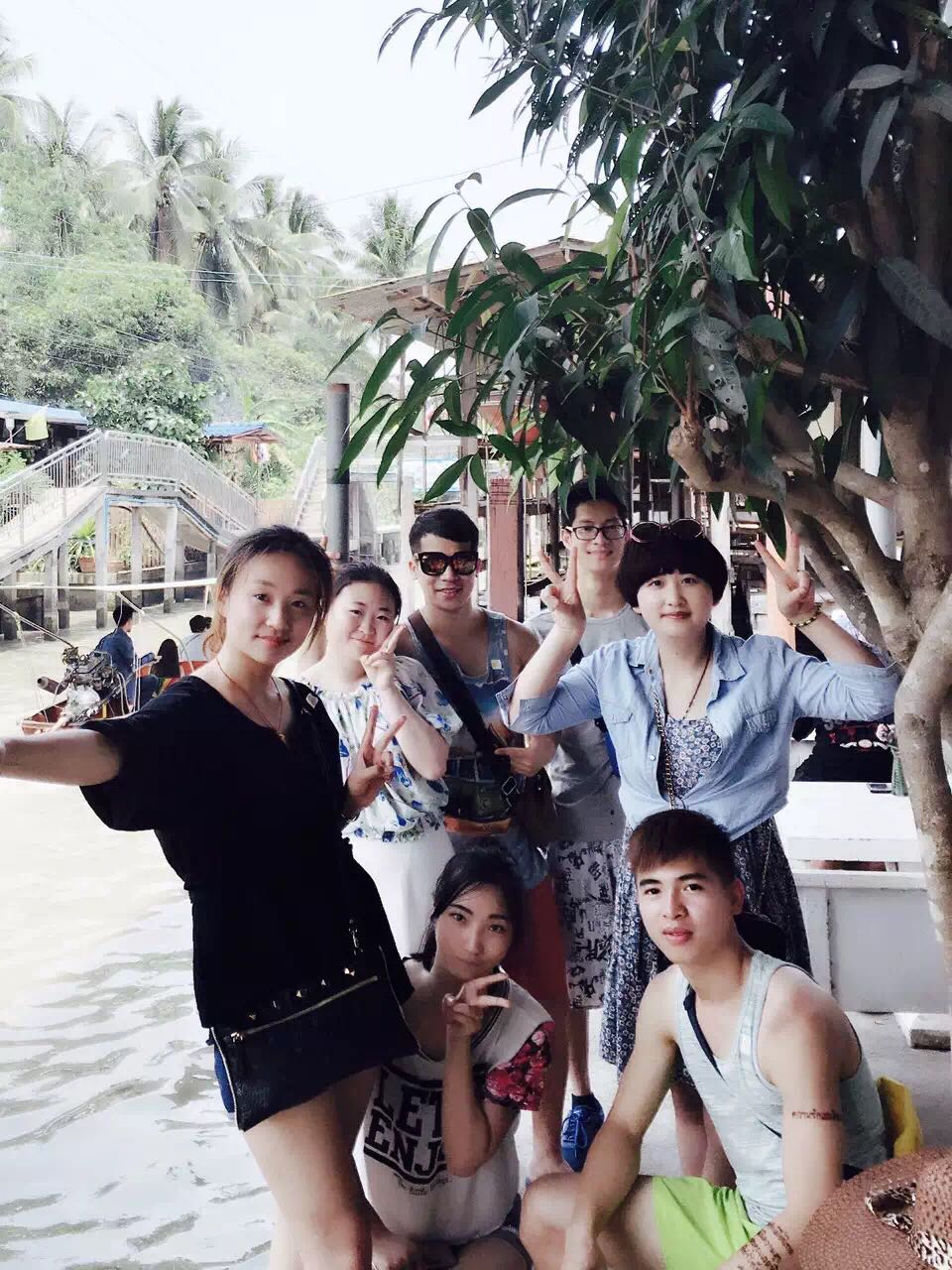 【出行：当地小旅社】我们在一个泰国的中国妹子那定的第二天丹嫩沙多水上市