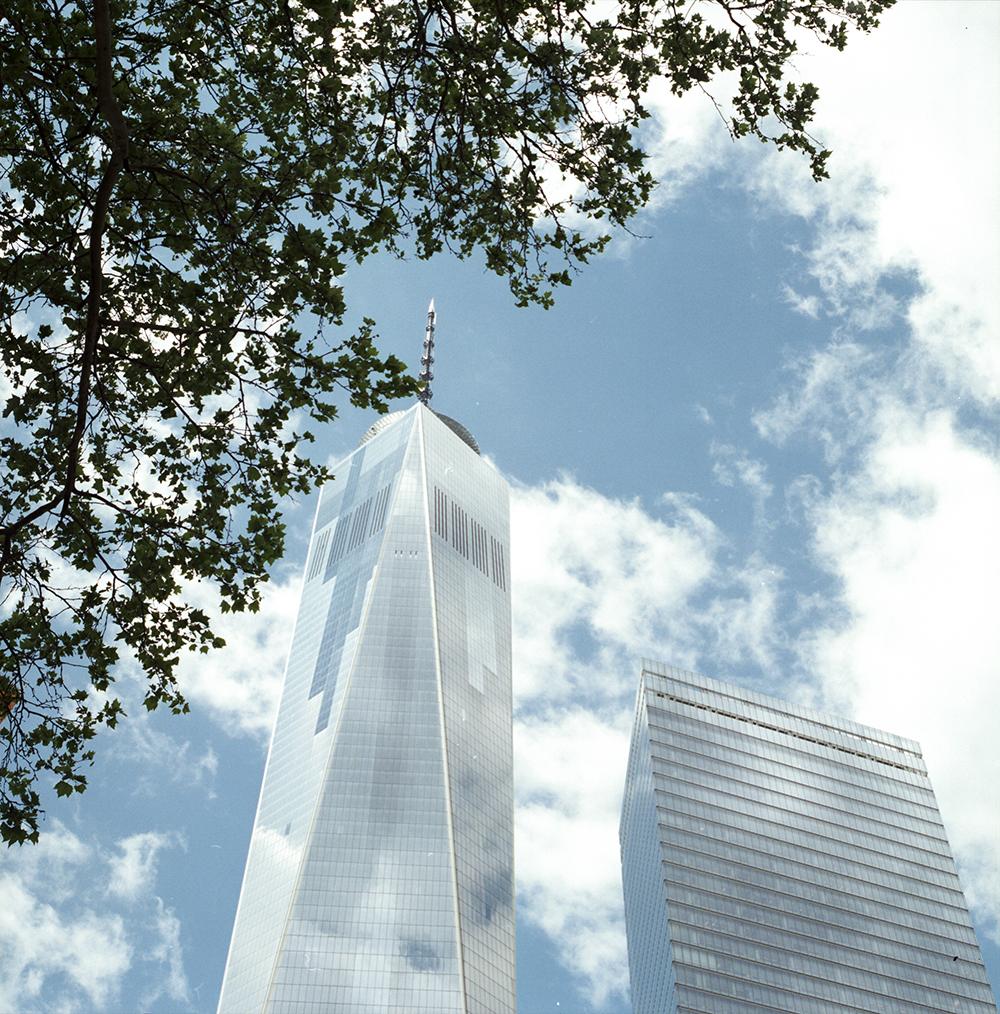代替双子塔的新世贸中心大楼，最高的那一座是一号楼，似乎也被称作“fre