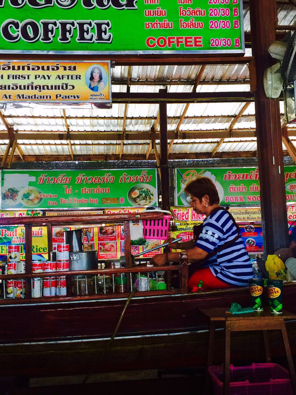 【出行：当地小旅社】我们在一个泰国的中国妹子那定的第二天丹嫩沙多水上市